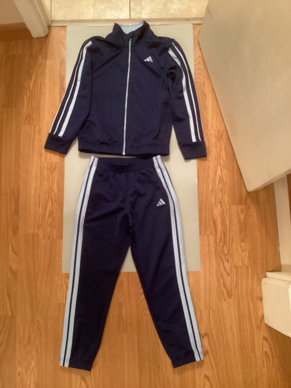 Adidas 2 pc track suit (Y7)